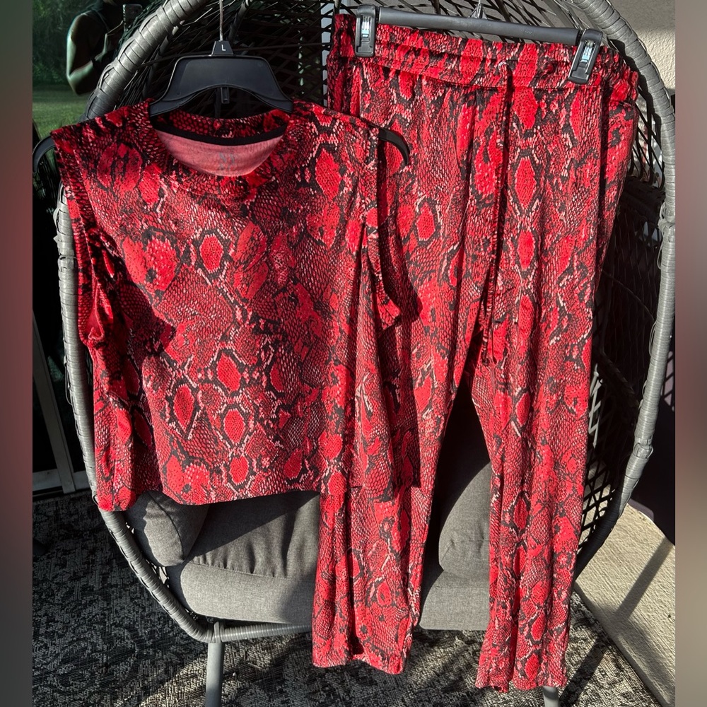 New York & Company Red Snakeskin Print Pajama Set Size XL.